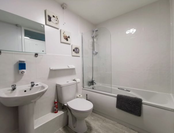 En-suite bathroom